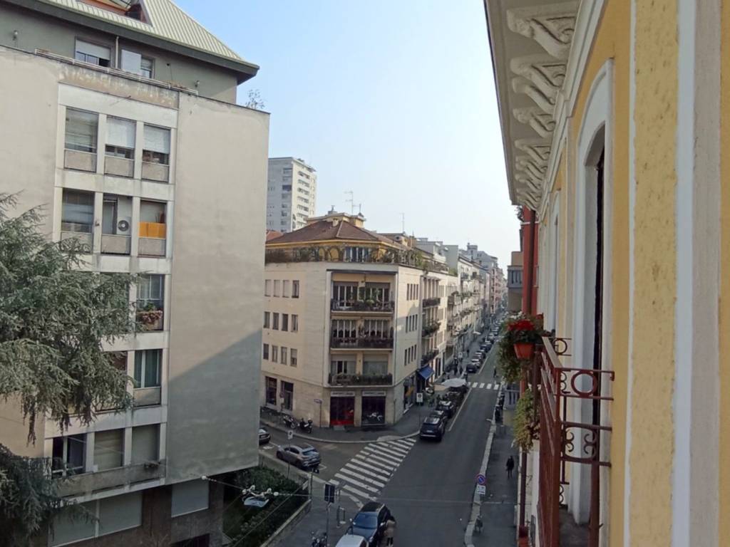 Bilocale via Ausonio, Corso Genova, Milano
