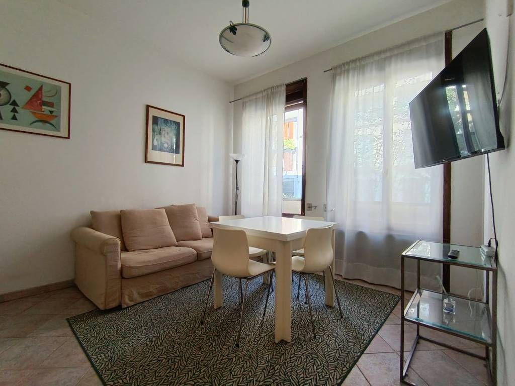 Bilocale via Carlo Poma, Indipendenza, Milano